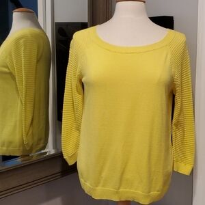 GAP sweater size small